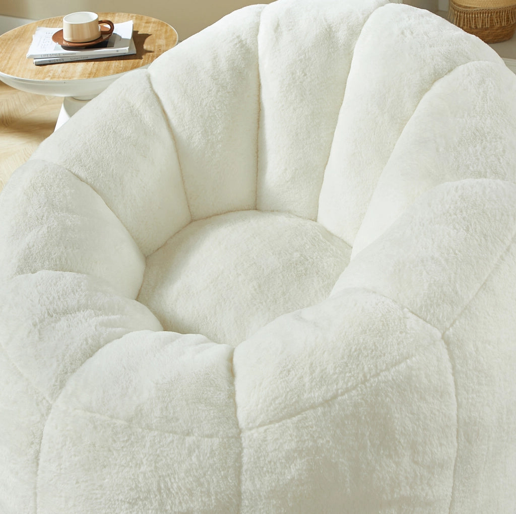 Poltrona a sacco ULEVR con poggiapiedi, design a fiore, rivestimento effetto pelliccia color bianco crema, 105x105x70 cm