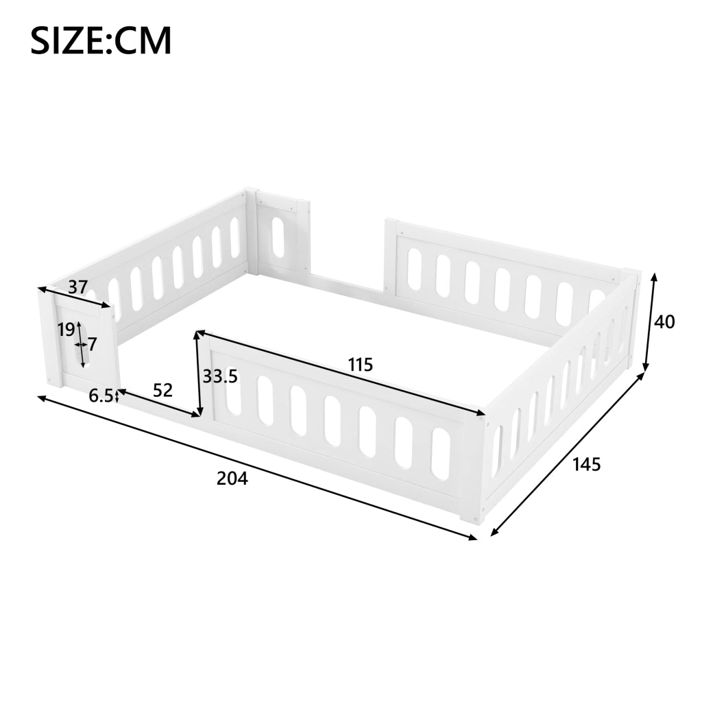 Letto a piattaforma 140 × 200 cm con recinto semichiuso in legno e MDF bianco; altezza 40 cm