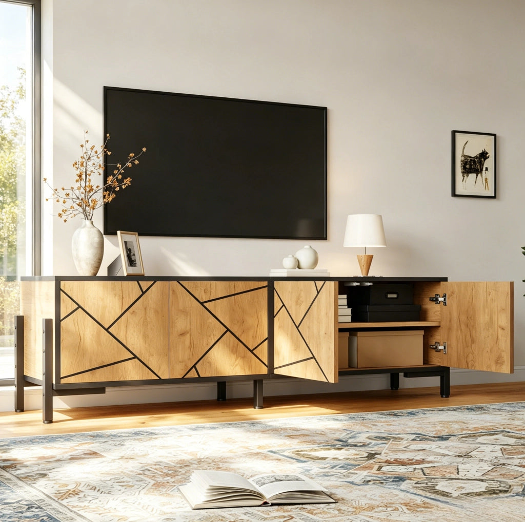 Mobile TV 153x40x50 cm con 4 ante e design geometrico in MDF naturale