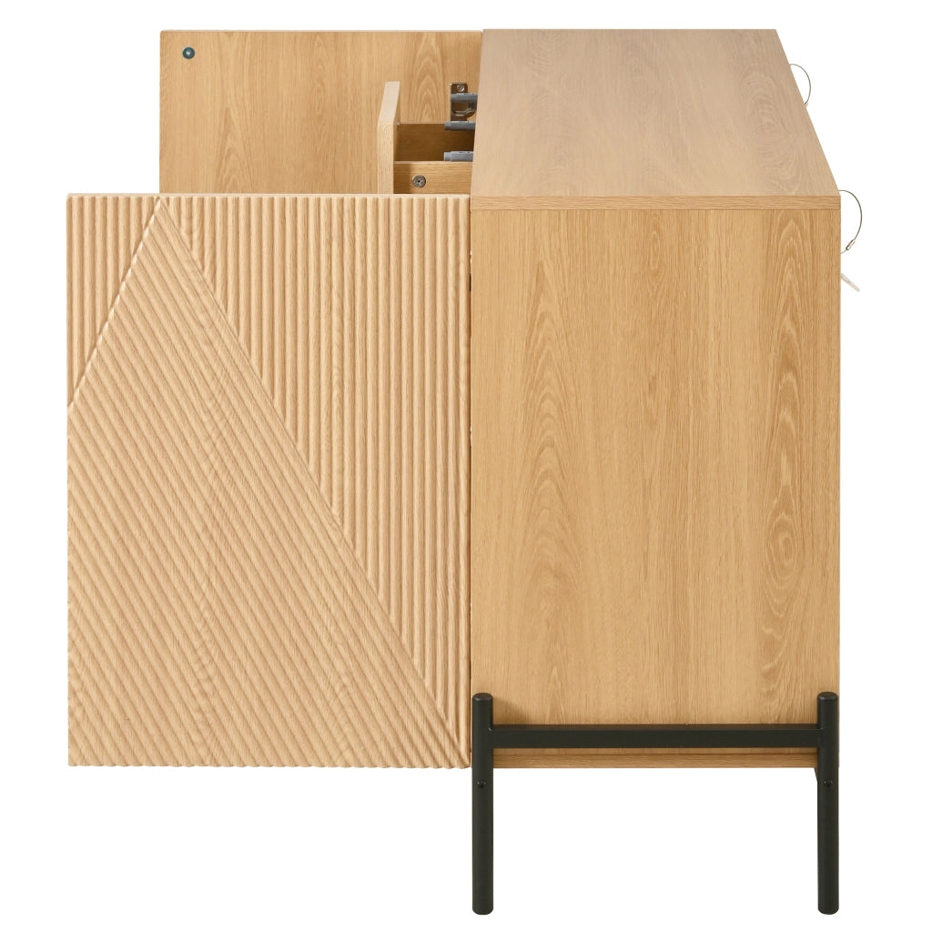 Credenza moderna con design geometrico; due ante e tre cassetti; MDF; color legno naturale