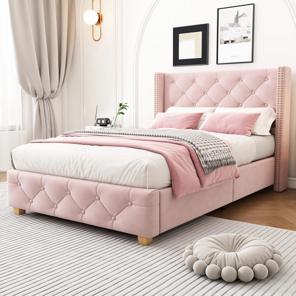 Letto imbottito 90 × 200 cm con rete a doghe; testiera con bottoni e rivestimento in velluto rosa