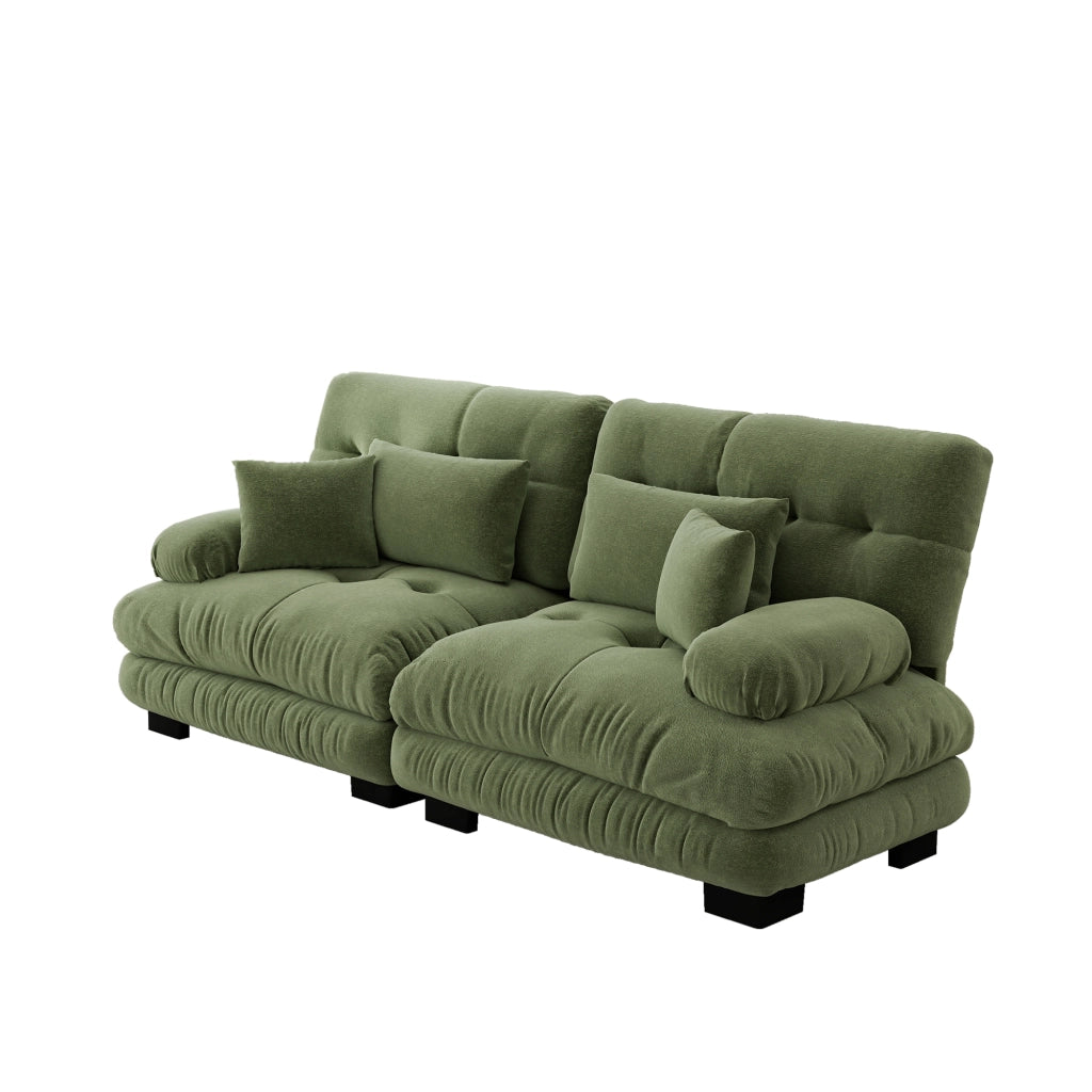 Divano angolare modulare con cuscini lombari e decorativi, seduta profonda e braccioli imbottiti in ciniglia verde