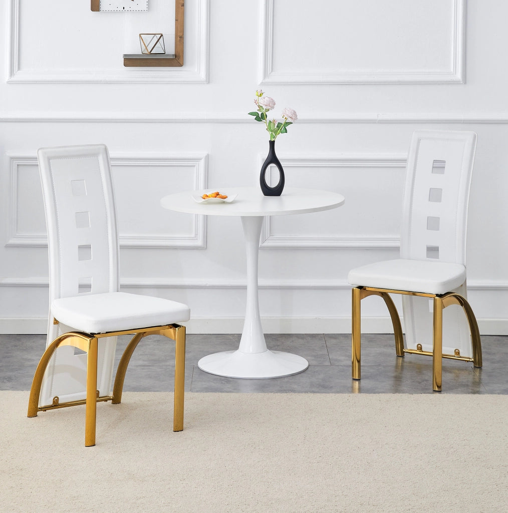 Set 2 sedie da pranzo in PU bianco opaco con schienale traforato e gambe in metallo oro