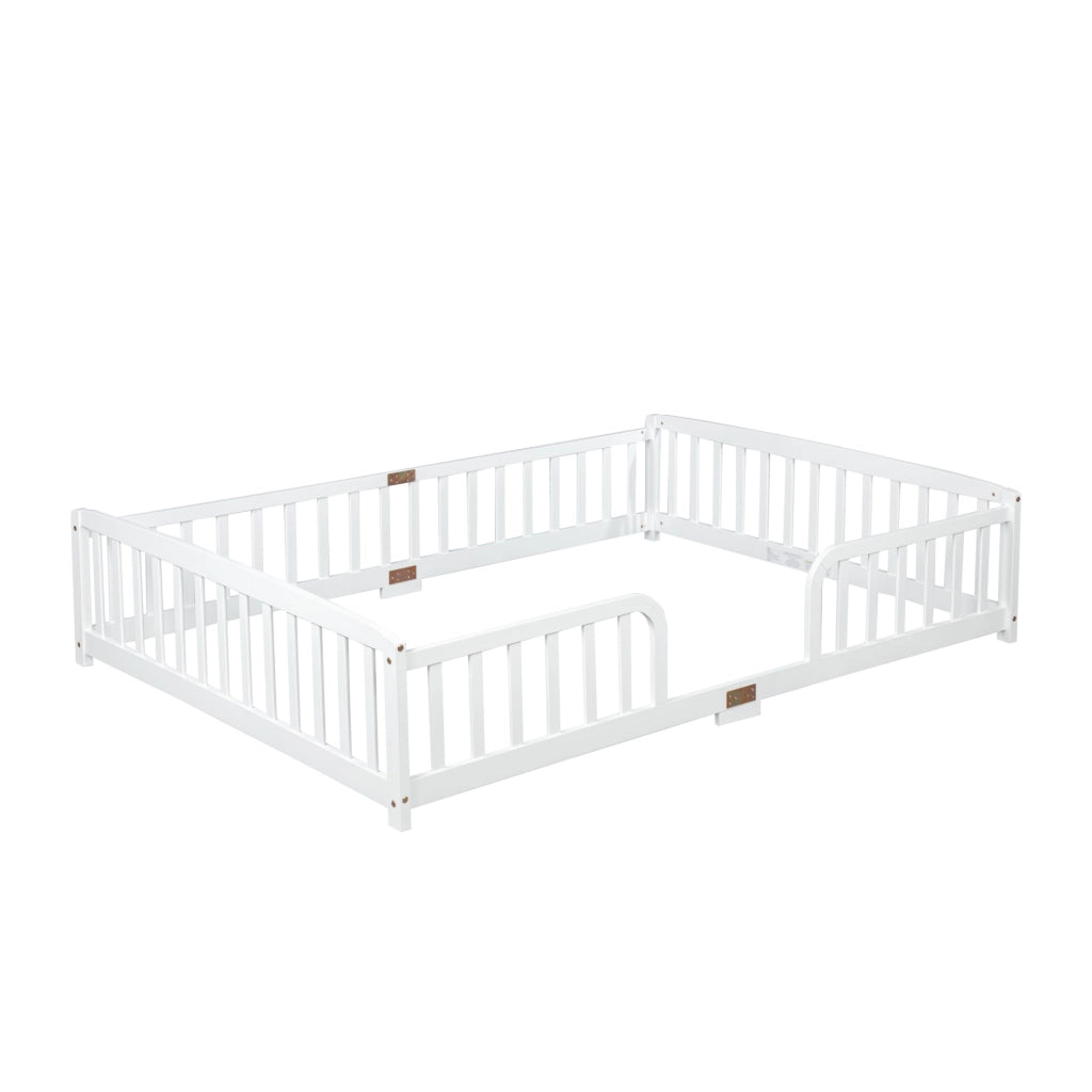 Letto a pavimento ULEVR 140x200 cm per cameretta con sponde di sicurezza e ingresso centrale, bianco