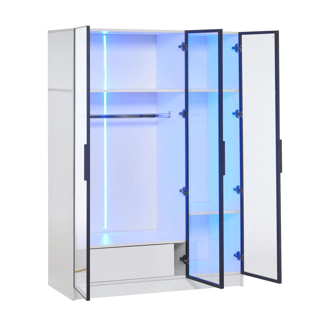 Armadio bianco spazioso con 3 ante in vetro, 1 cassetto, barra appendiabiti e luce LED - 110x50x160 cm