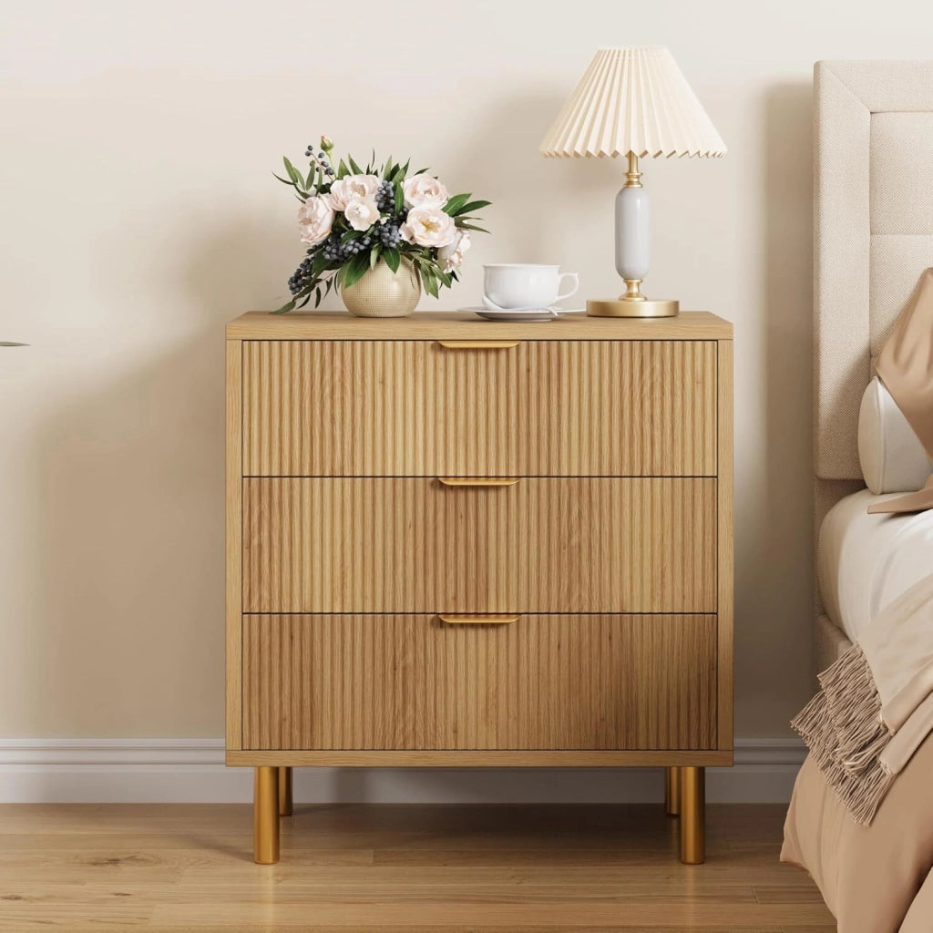 Cassettiera Scandinava 3 Cassetti Effetto Legno Naturale con Dettagli Dorati e Piedini in Metallo Com��