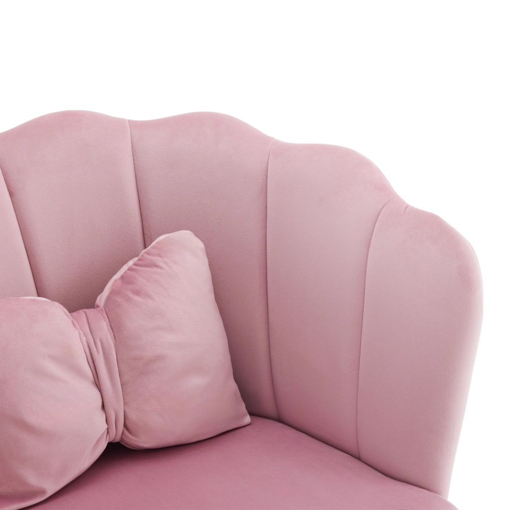 Poltrona imbottita con schienale a petalo e cuscini in velluto rosa