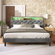 Letto imbottito grigio 140 x 200 cm con testiera contenitore e LED