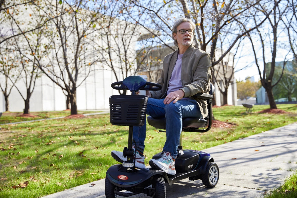 Scooter elettrico con motore da 300 W; sedile girevole e batteria rimovibile; blu; 104 × 51 × 95 cm