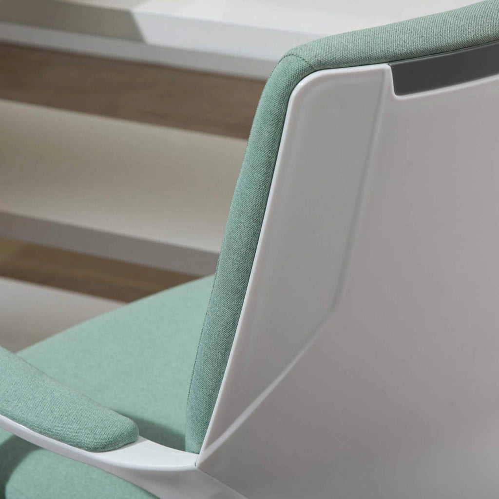 Sedia da ufficio ergonomica verde con supporto lombare