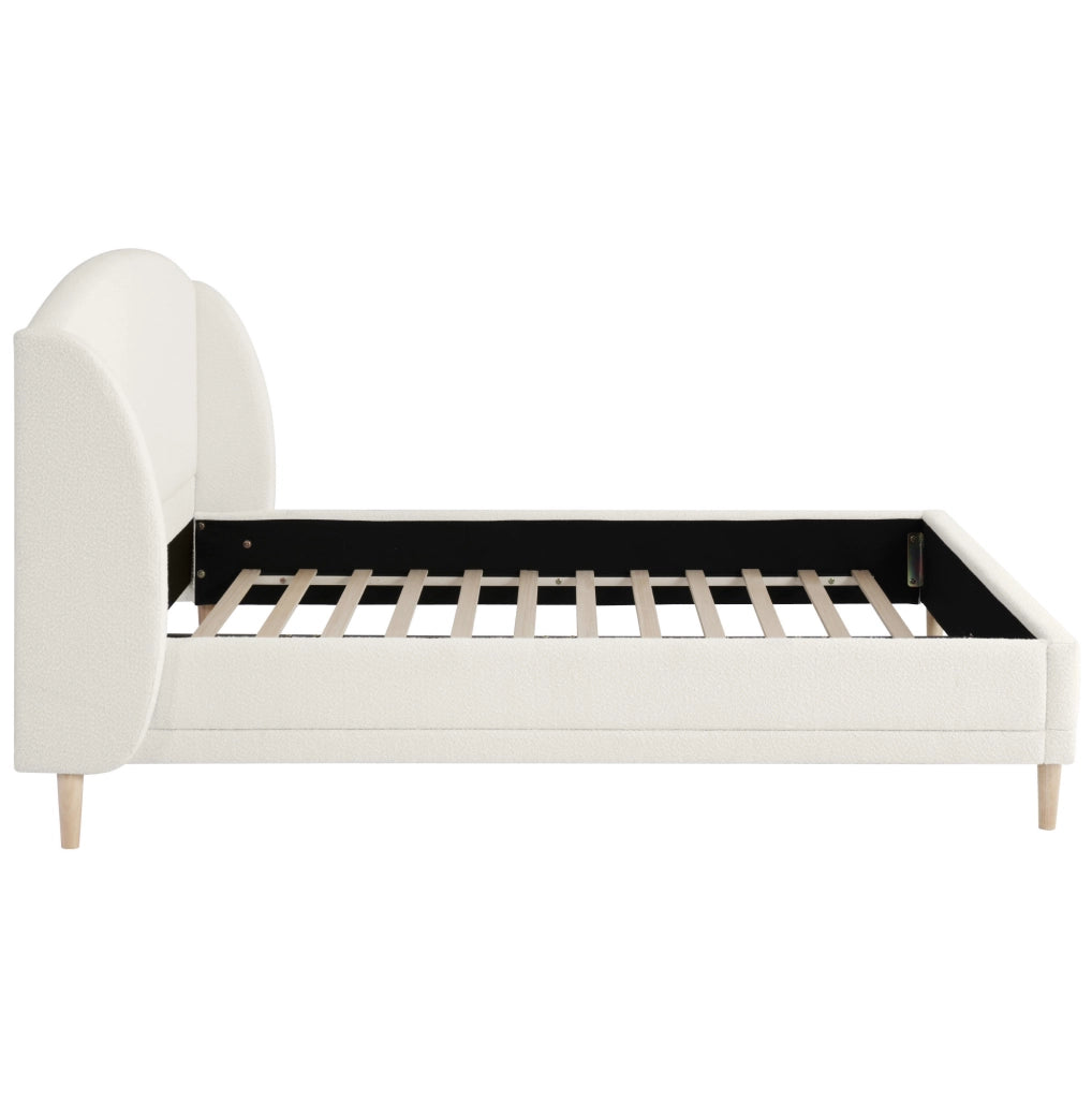 Letto imbottito con testiera ad ali e rivestimento bouclé