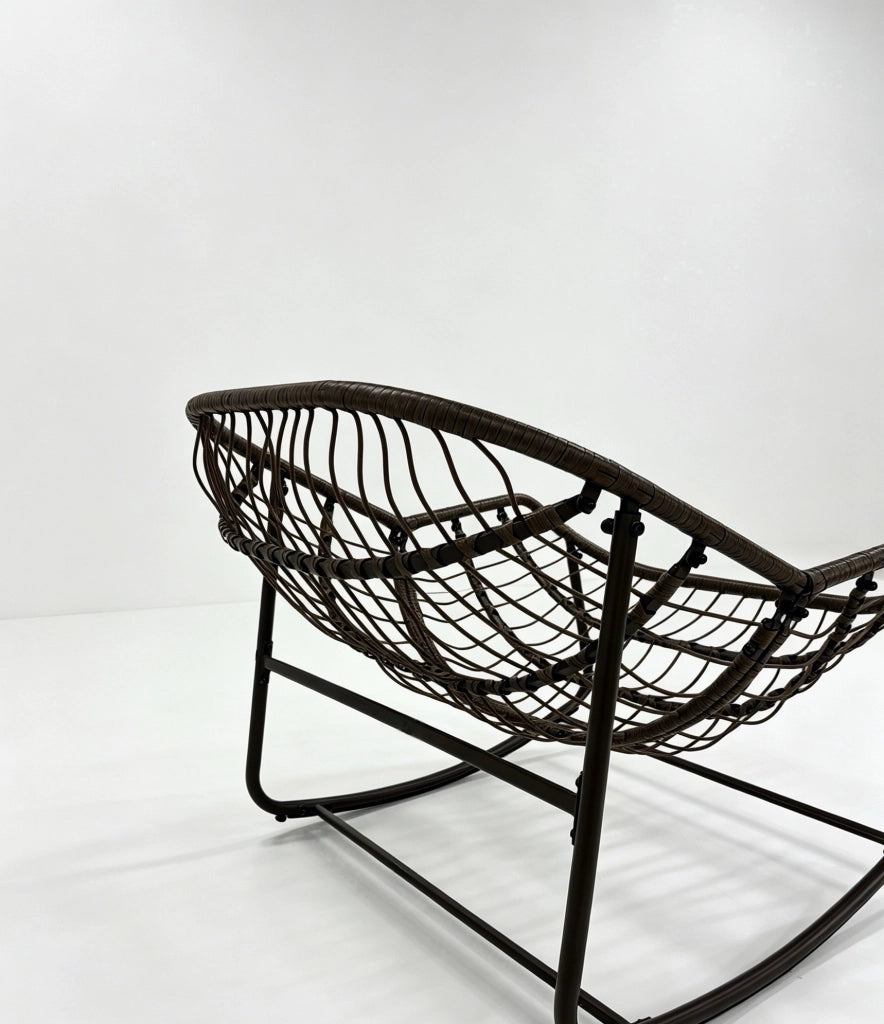 Poltrona a dondolo oversize in rattan sintetico grigio con cuscino spesso, per esterni e interni, 78x106x90 cm