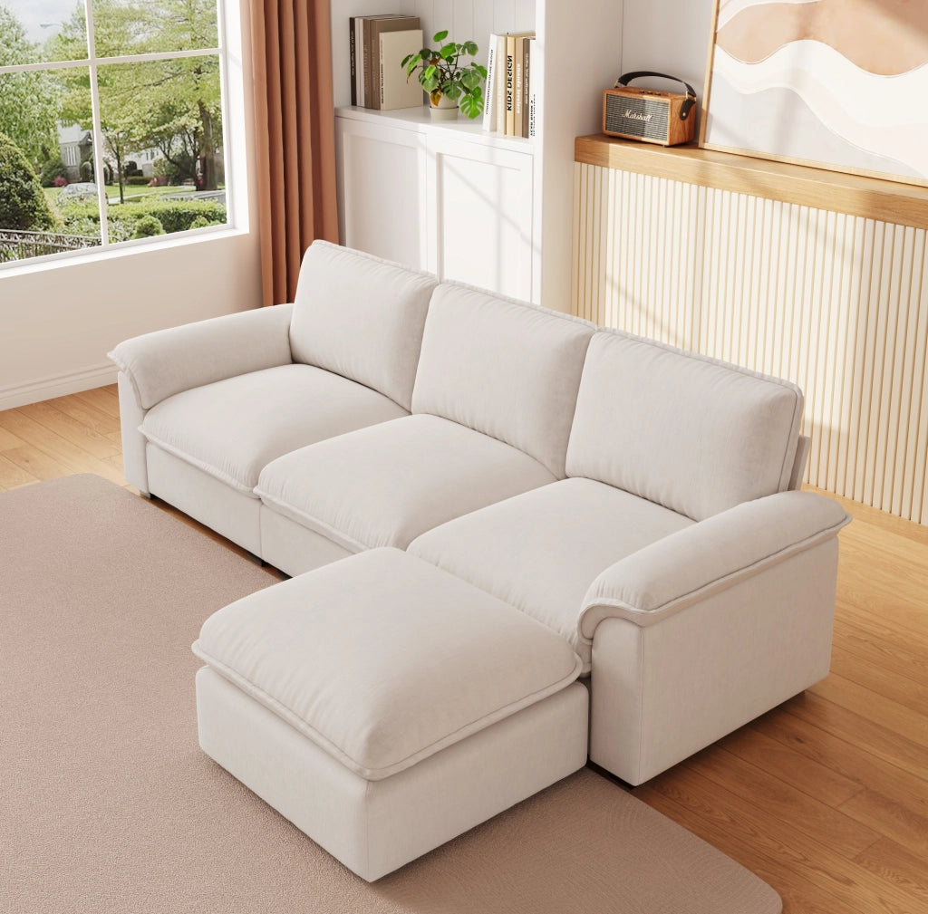 Divano modulare a L Cloud in tessuto chenille beige, 4 posti con pouf e braccioli