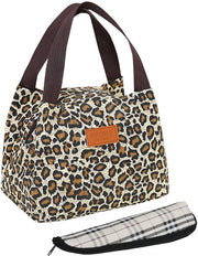Set di portata e utensili in tessuto a righe leopard.