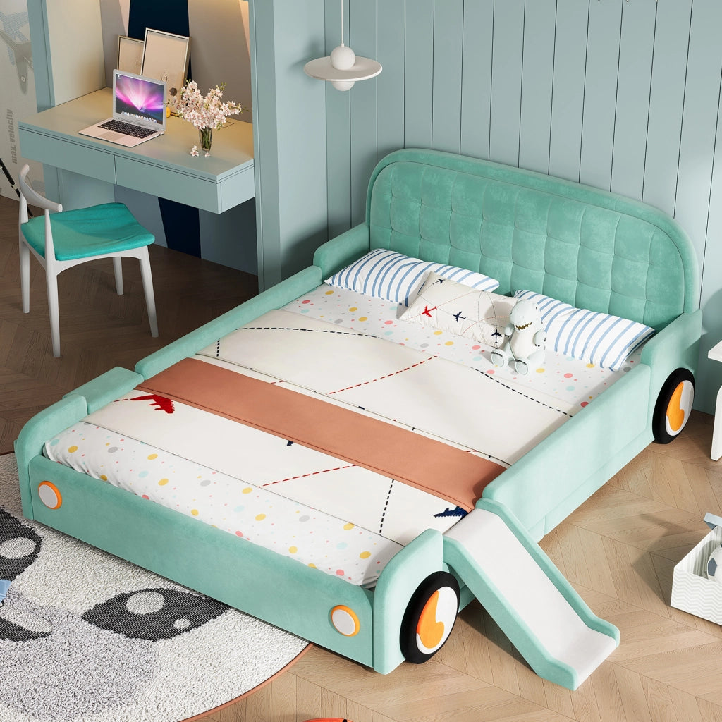 Letto per bambini a forma di auto 140 × 200 cm con scivolo e scaletta imbottito in velluto blu-verde