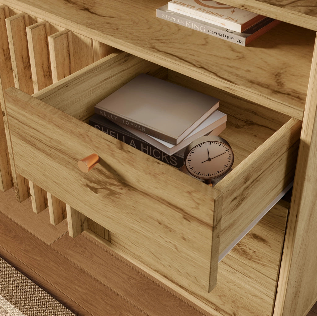 Credenza con 3 cassetti e 2 ante effetto rovere scuro, ripiano regolabile e vano a giorno