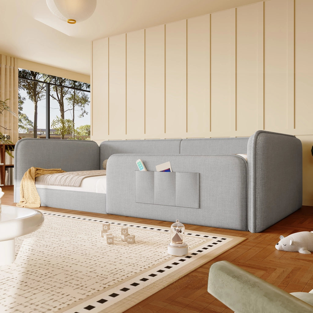 Letto per bambini 90x200 cm imbottito con tasche laterali e bordo di sicurezza; MDF e lino grigio