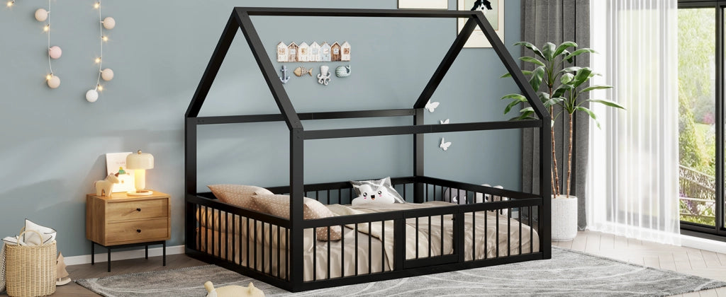 Letto a casetta 140 × 200 cm con barriera e cancelletto in metallo nero senza materasso