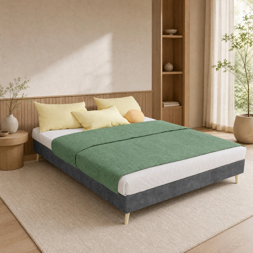 Letto 140 × 200 cm rivestito in tessuto grigio con rete a doghe e dettagli geometrici