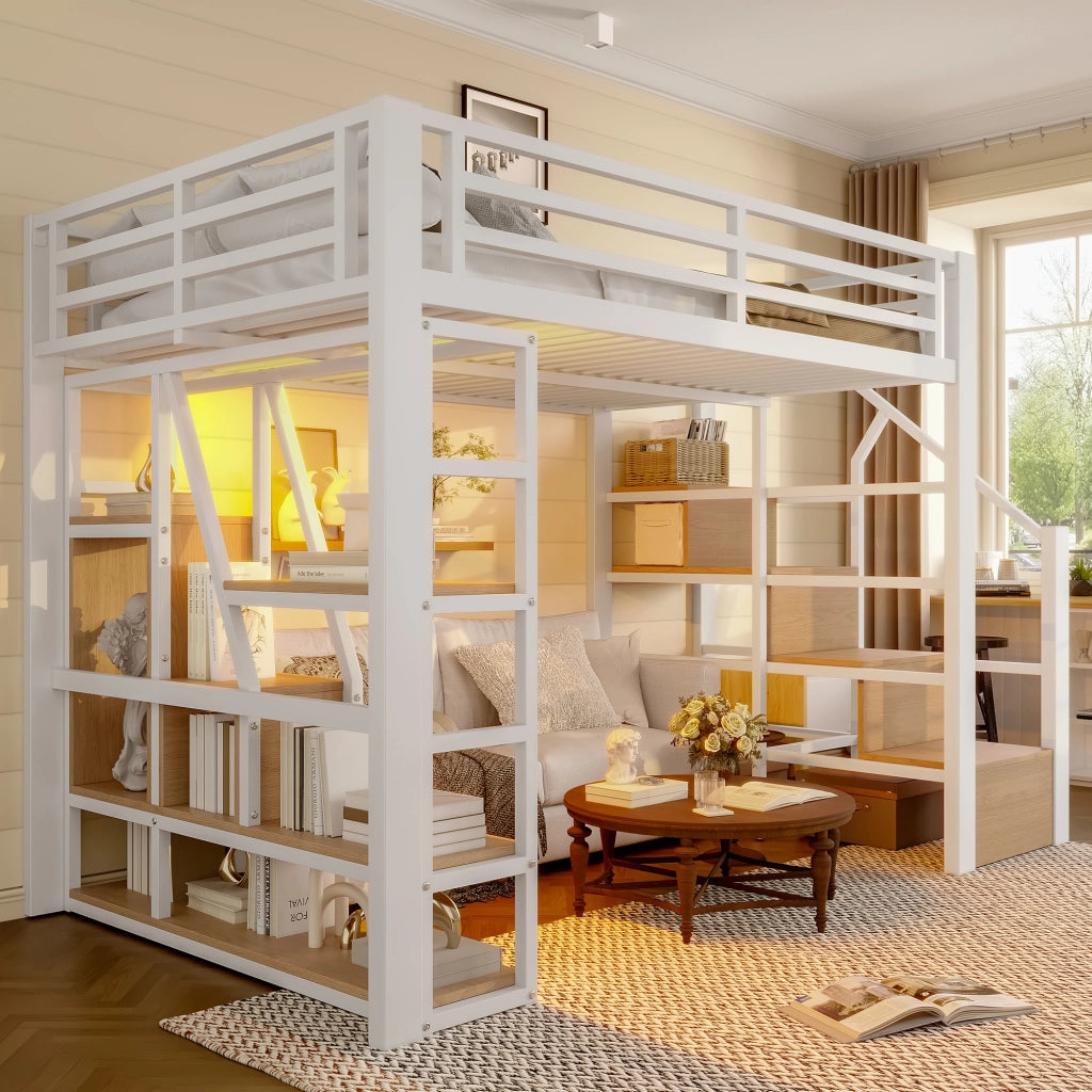 Letto a soppalco 140 × 200 cm con ripiani; scala con contenitore e LED multicolore in metallo e MDF bianco