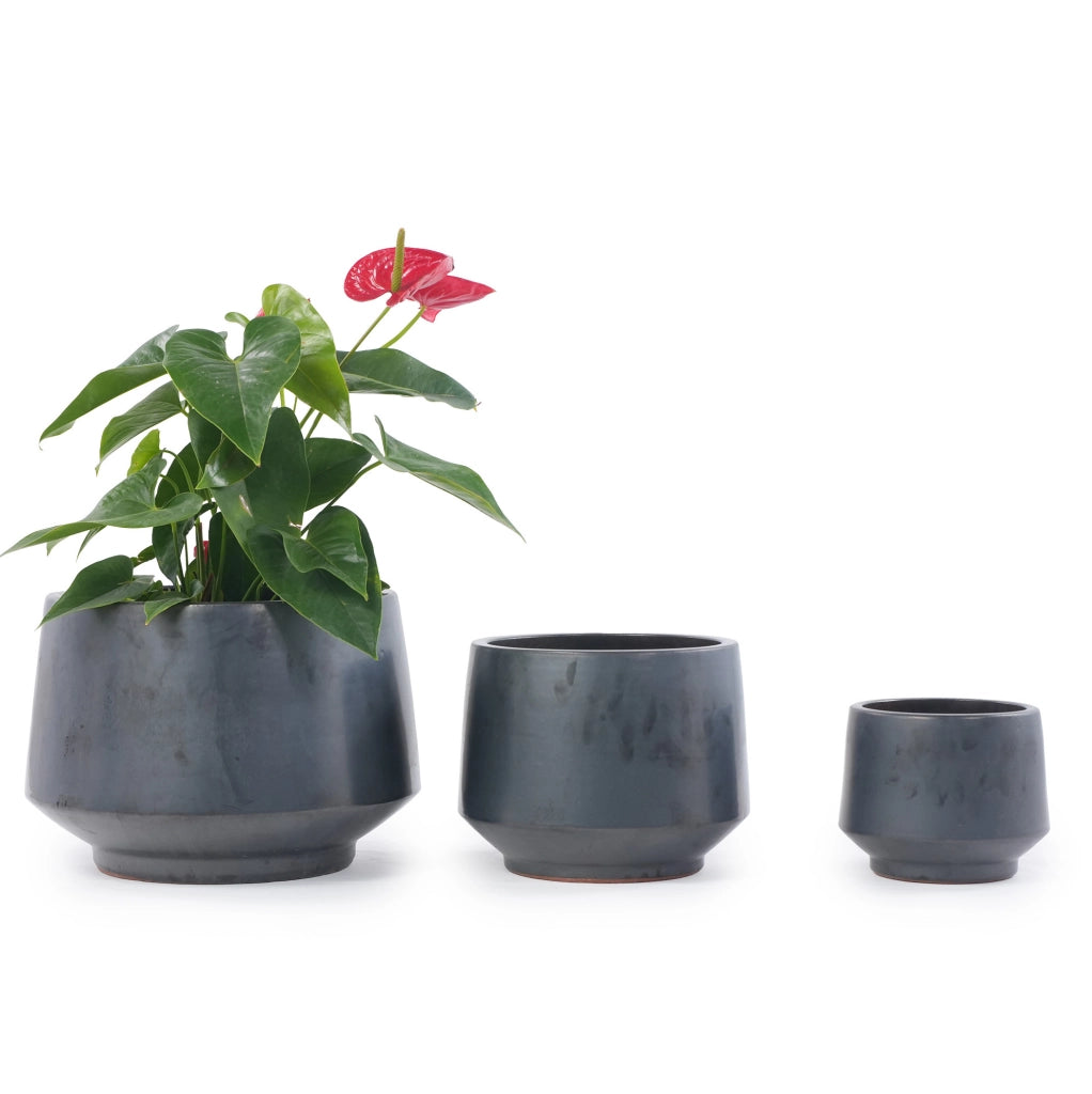 Vaso in ceramica artigianale opaco nero Ø 22 cm con fori di drenaggio, resistente al gelo, traspirante