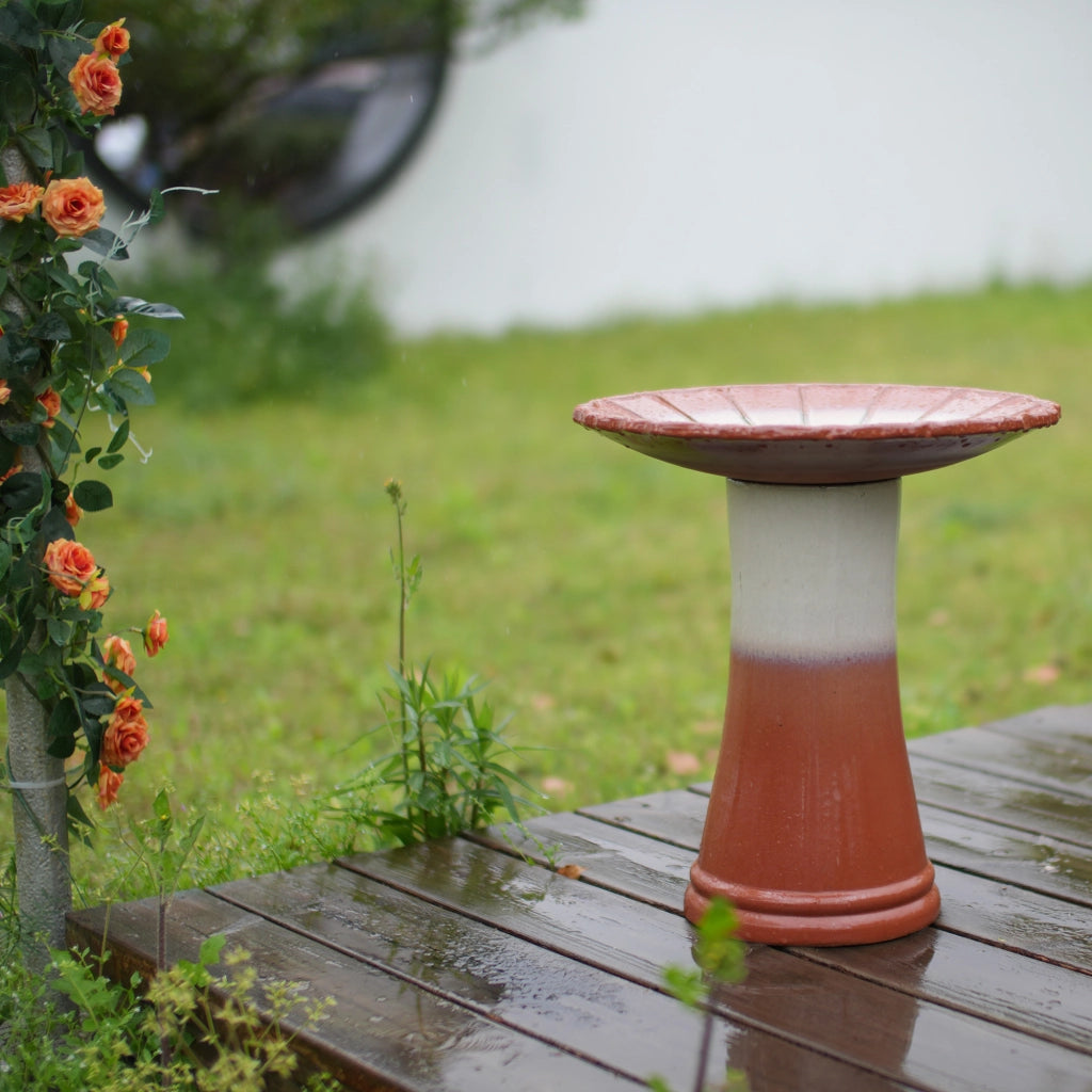 Bagnetto per uccelli in ceramica Ø 43 cm con piedistallo, smaltatura rosso ruggine e bianca per giardino