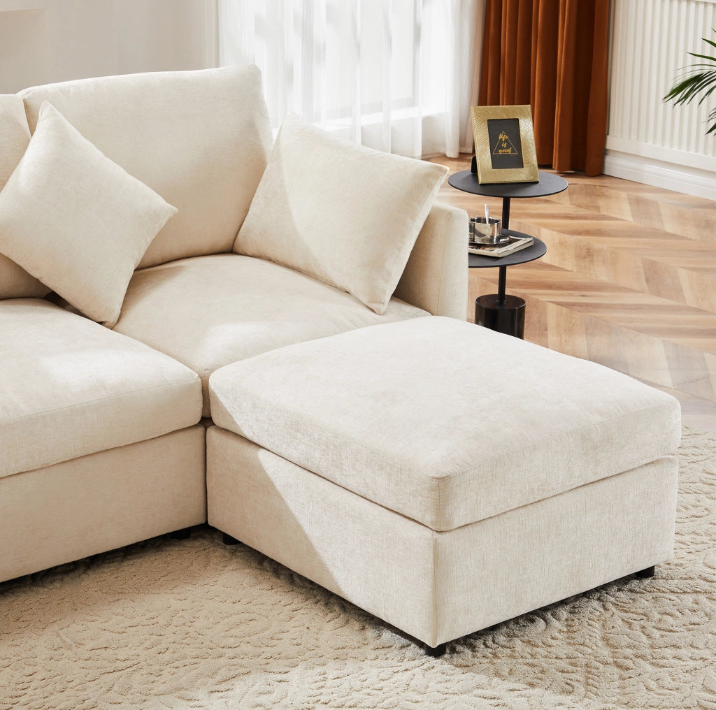Divano angolare modulare L a 3 posti con pouf mobile e 4 cuscini in tessuto chenille beige, 216x161x81 cm