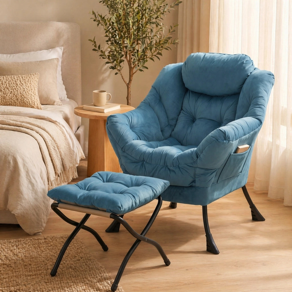 Sedia relax con poggiapiedi e tasca laterale, poltrona lounge imbottita blu, struttura in metallo