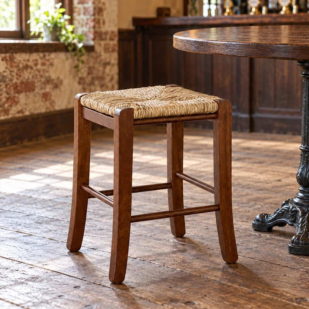 Sgabello in legno noce scuro h 47 cm con seduta quadrata in paglia e gambe curve
