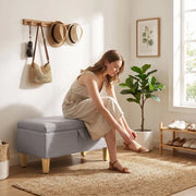 Panca contenitore imbottita in tessuto effetto lino grigio chiaro con gambe in legno di gomma