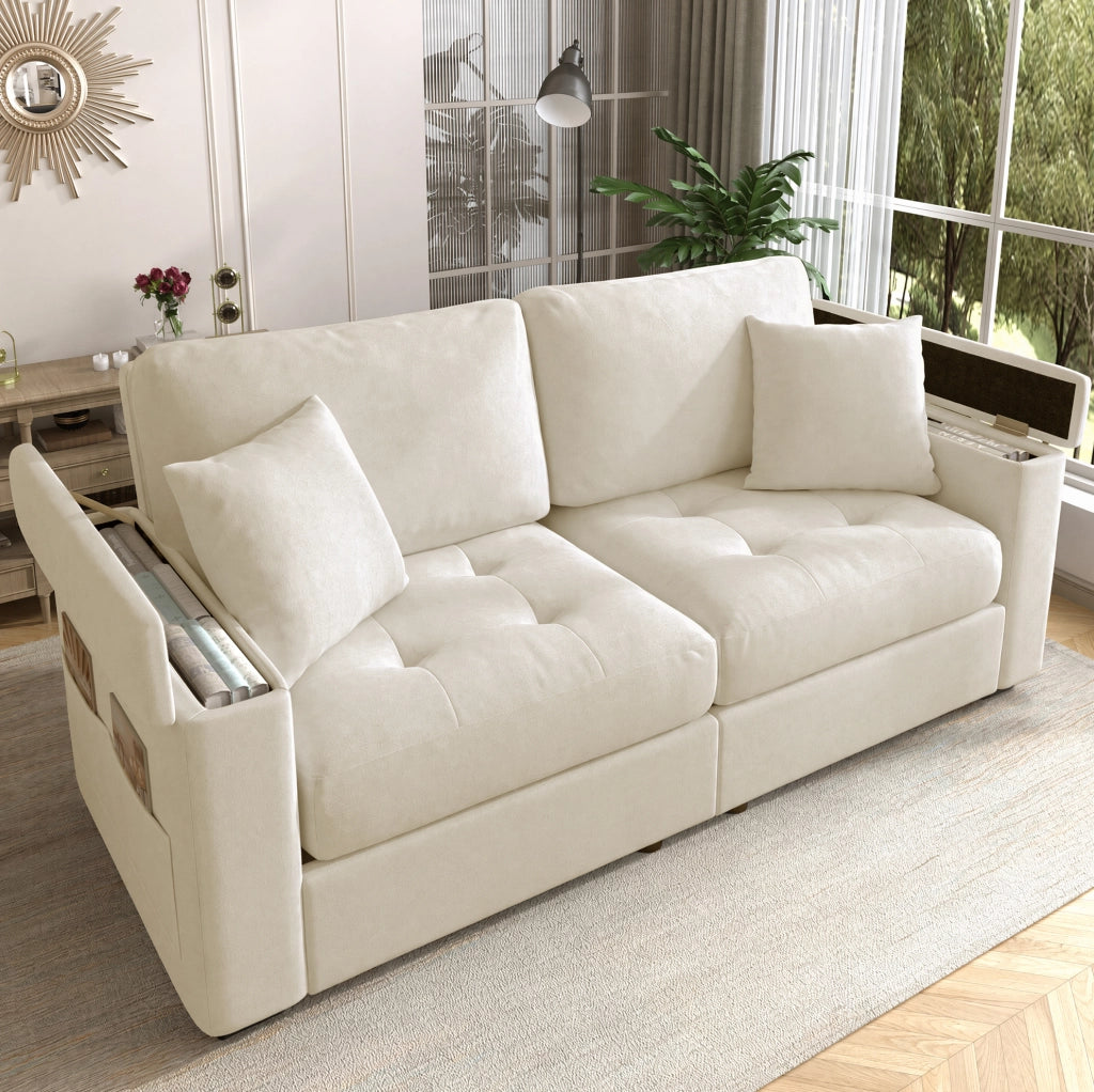 Divano 2 posti in chenille beige con contenitore nei braccioli, tasche laterali e 2 cuscini