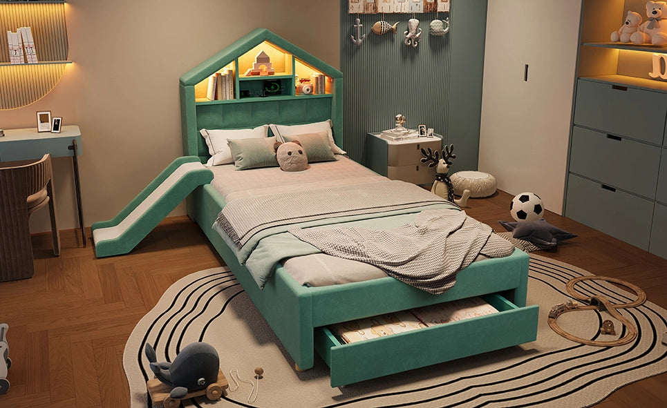 Letto bambini 90x200 cm blu verde imbottito con scivolo reversibile, illuminazione LED, porta di ricarica, ripiani e ampio contenitore sottoletto