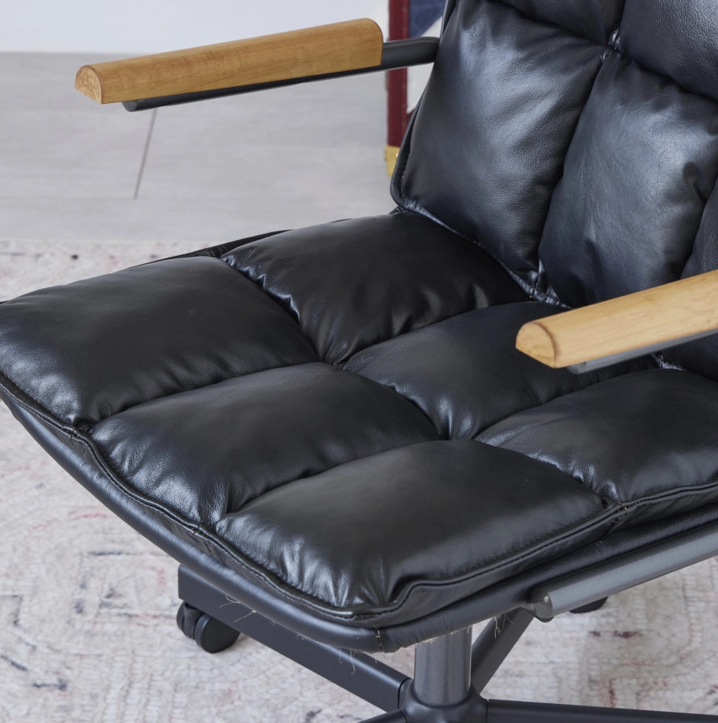 Sedia da ufficio ULEVR in pelle nera con ruote girevoli a 360¡ã, braccioli in legno e base a 5 razze