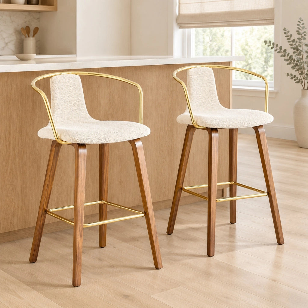 Set 2 sgabelli da bar con braccioli in tessuto teddy bianco e gambe in legno HOMVRA