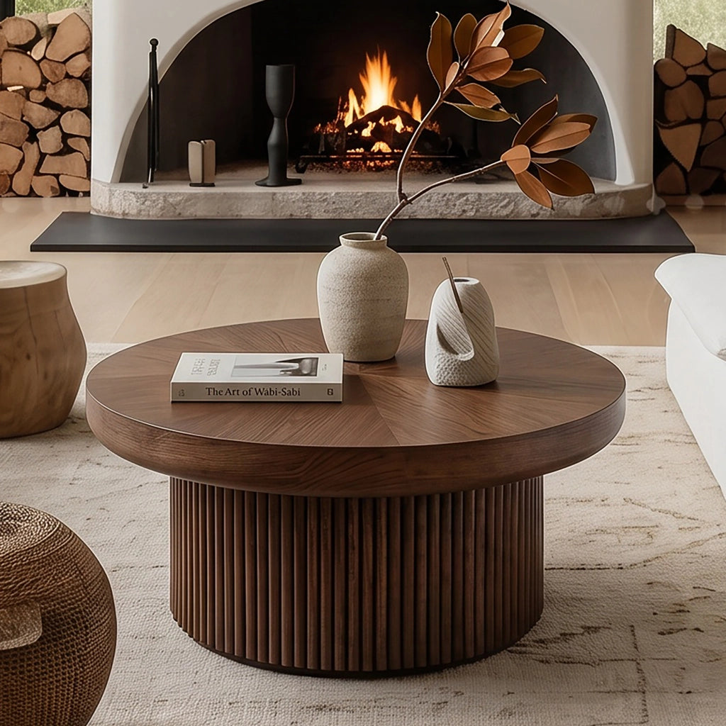 Desviae Tavolino basso rotondo con piano a motivo parquet in legno base cilindrica scanalata finitura noce 78 cm