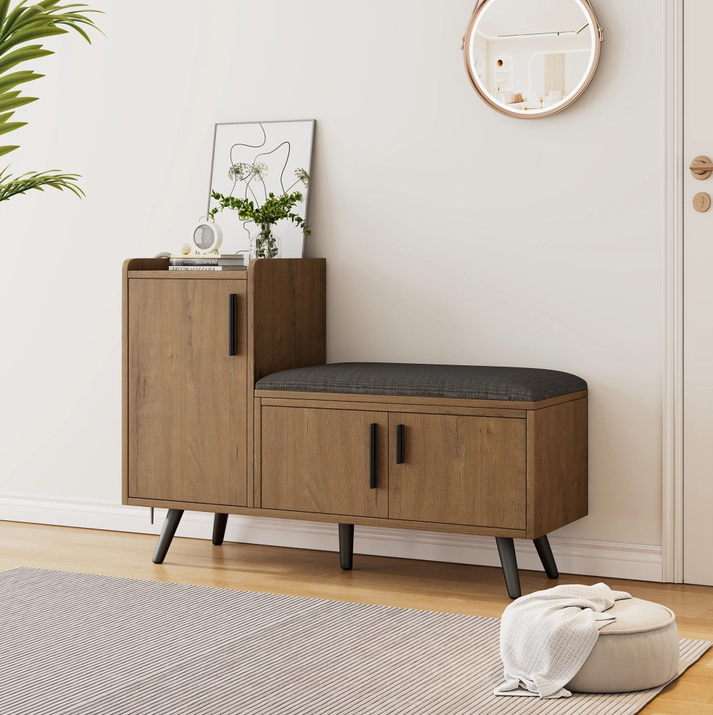 Panca Porta Scarpe Moderna in Legno con Tre Ante e Maniglie Asimmetriche in Metallo, 100x34x69 cm, Colore Naturale