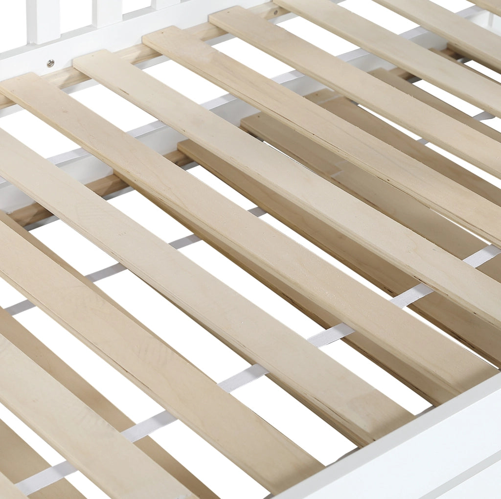 Letto a castello per bambini bianco con letto estraibile, scivolo, scala a 4 gradini e mensole, 90x200/90x190 cm, in pino e MDF