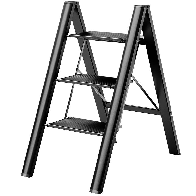 Scala pieghevole a 3 gradini in alluminio nera con pedane antiscivolo capacità 150 kg per pulizia e riordino domestico