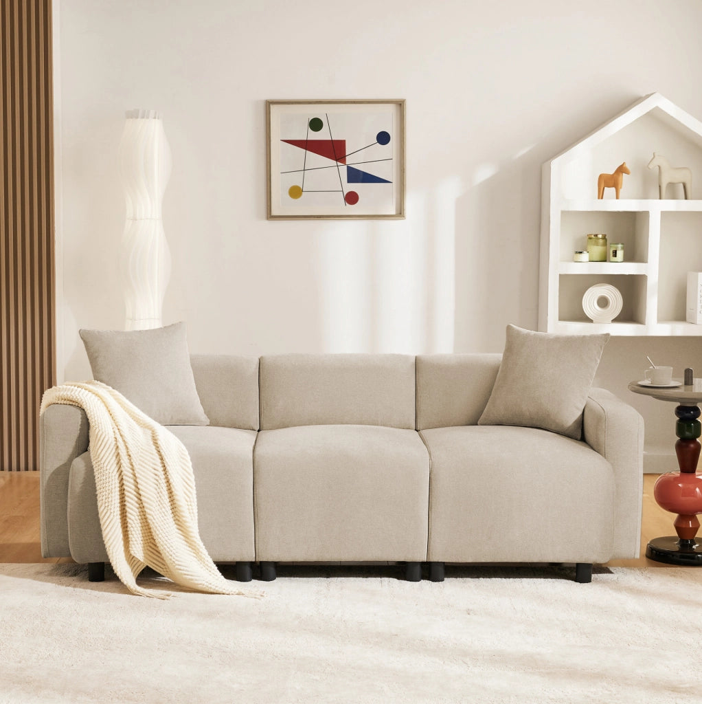 Divano 3 posti in ciniglia beige con 2 cuscini