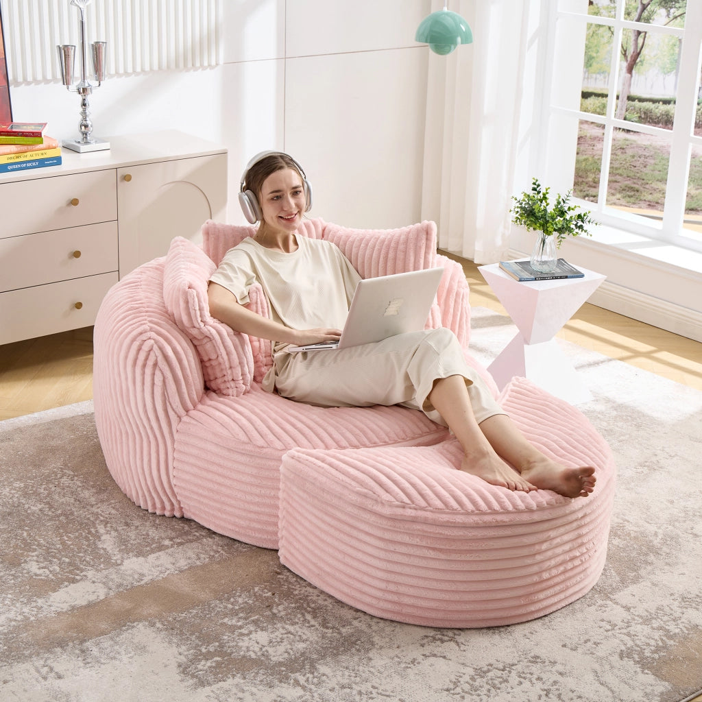 Poltrona con pouf rotonda con cinque cuscini e schienale avvolgente, per soggiorno e camera, in cheniglia rosa