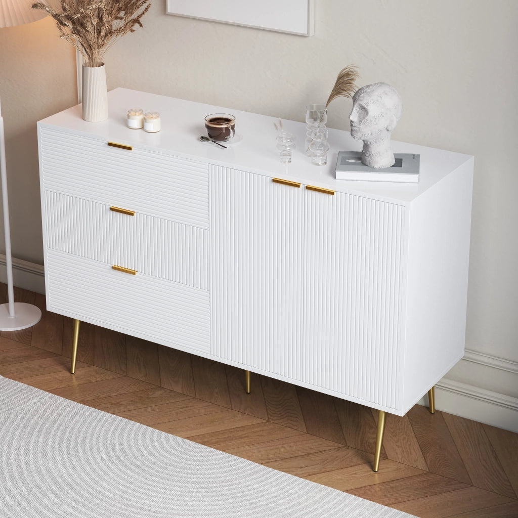 Sideboard con ante, cassetti e ripiani interni, maniglie e gambe dorate