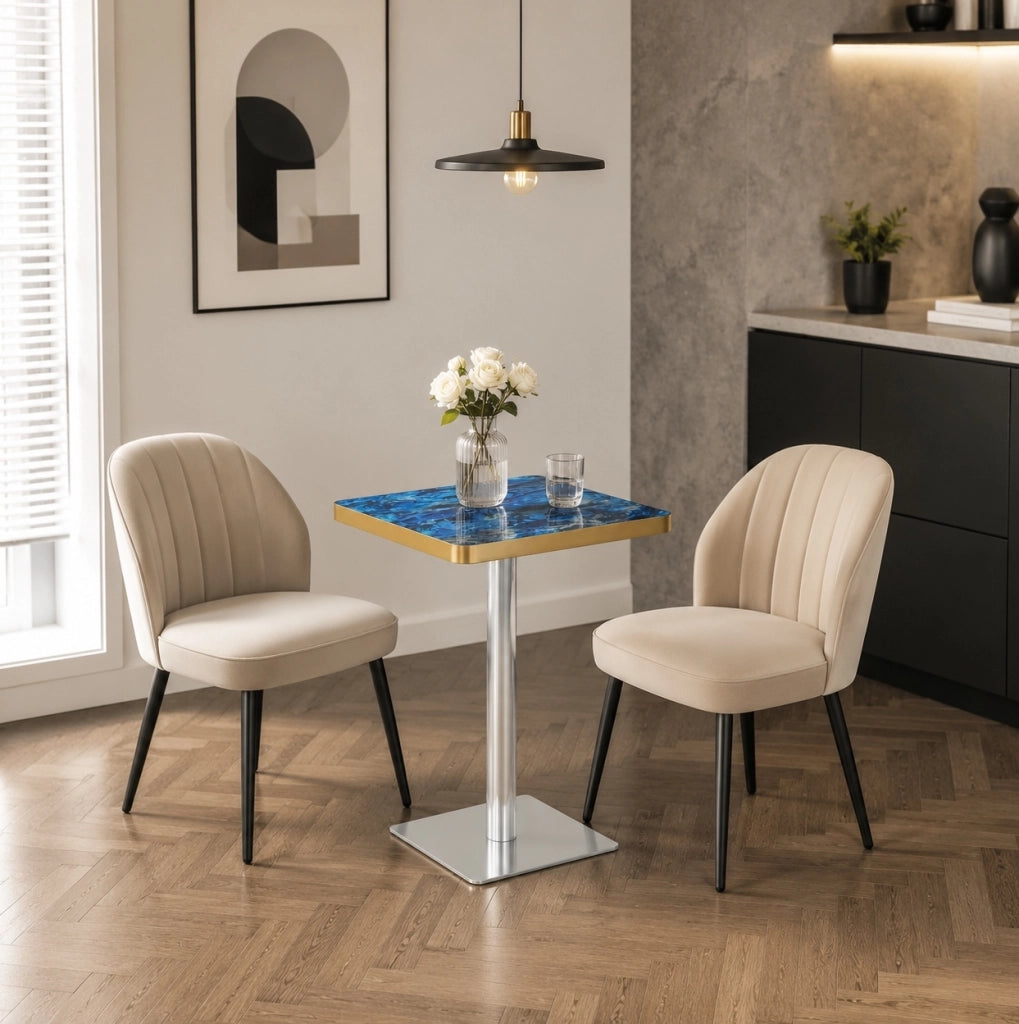 Tavolo quadrato effetto marmo blu con base in metallo