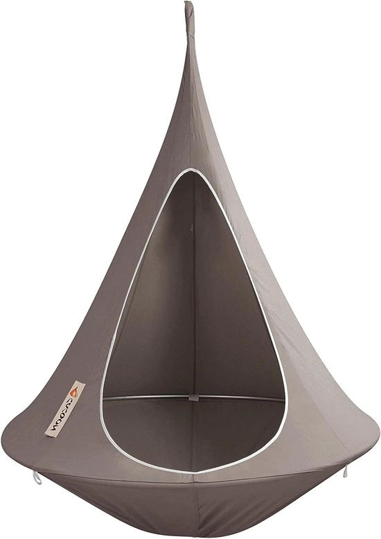 Sedia a sospensione Cocoon per esterni e interni, colore taupe.
