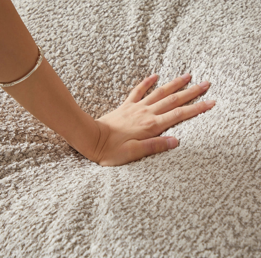 Divano modulare ULEVR con chaise longue reversibile, 4 moduli e 3 cuscini, rivestimento in ciniglia beige