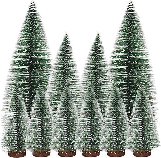 Decine di Mini Alberi di Natale Verde su Base in Legno con Base in Sisal Liscio