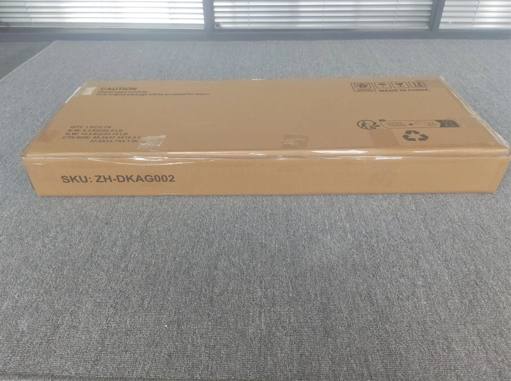 Mobile bagno bianco con ante a persiana, più ripiani, struttura in MDF resistente all'umidità