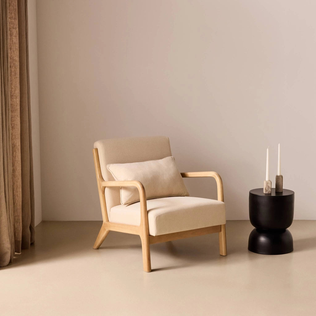 Poltrona scandinava in legno e tessuto con braccioli, beige