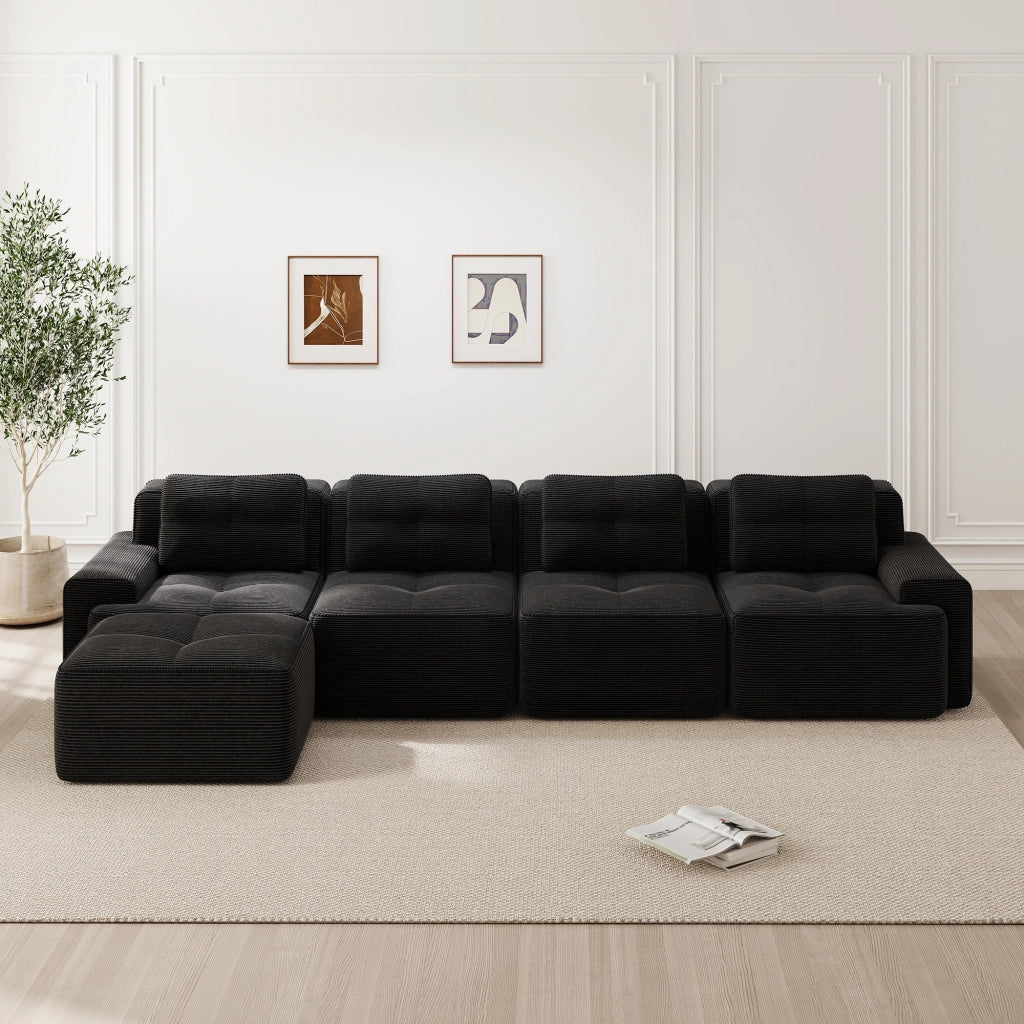 Divano modulare 4 posti con seduta profonda 74 cm; base antiscivolo e braccioli larghi; velluto a coste nero