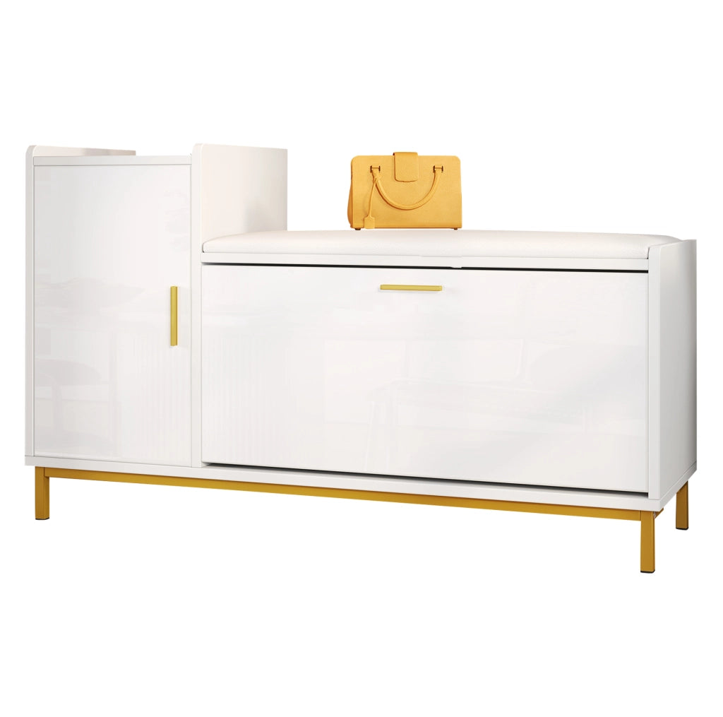 Scarpiera con panca 100x38x68 cm in pannelli truciolari bianco con dettagli oro, 2 ripiani, 1 armadietto, seduta imbottita e piedi in metallo