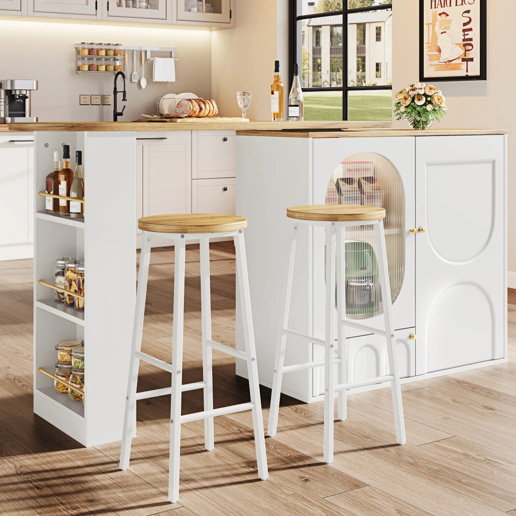 Set 2 Sgabelli da Bar, Seduta Effetto Legno, Telaio Metallo Bianco, Altezza 70 cm, Portata 150 kg, Piedini Regolabili e Doppia Poggiapiedi
